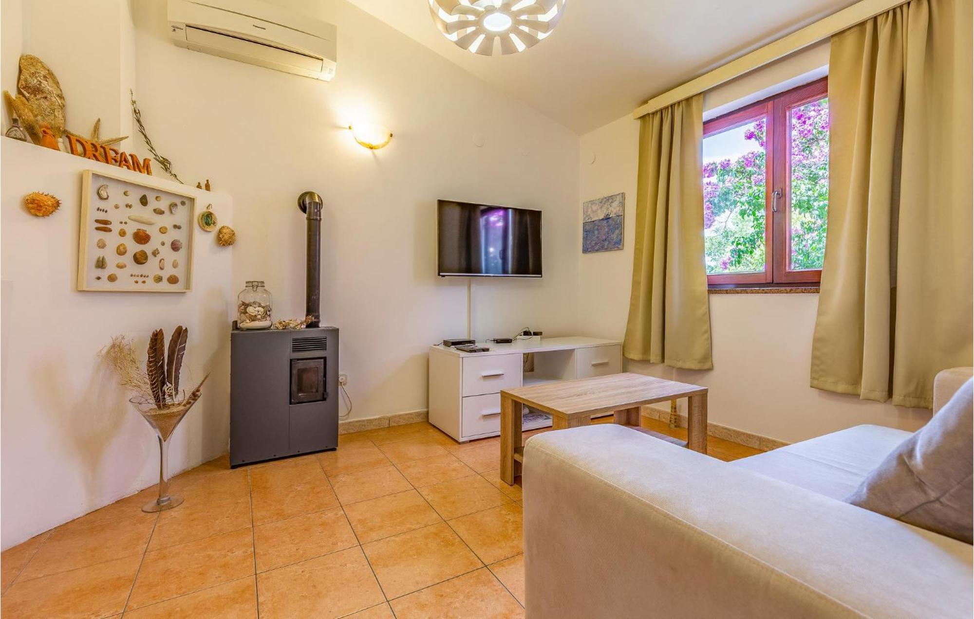 2 Bedroom Beautiful Apartment In Premantura Luaran gambar