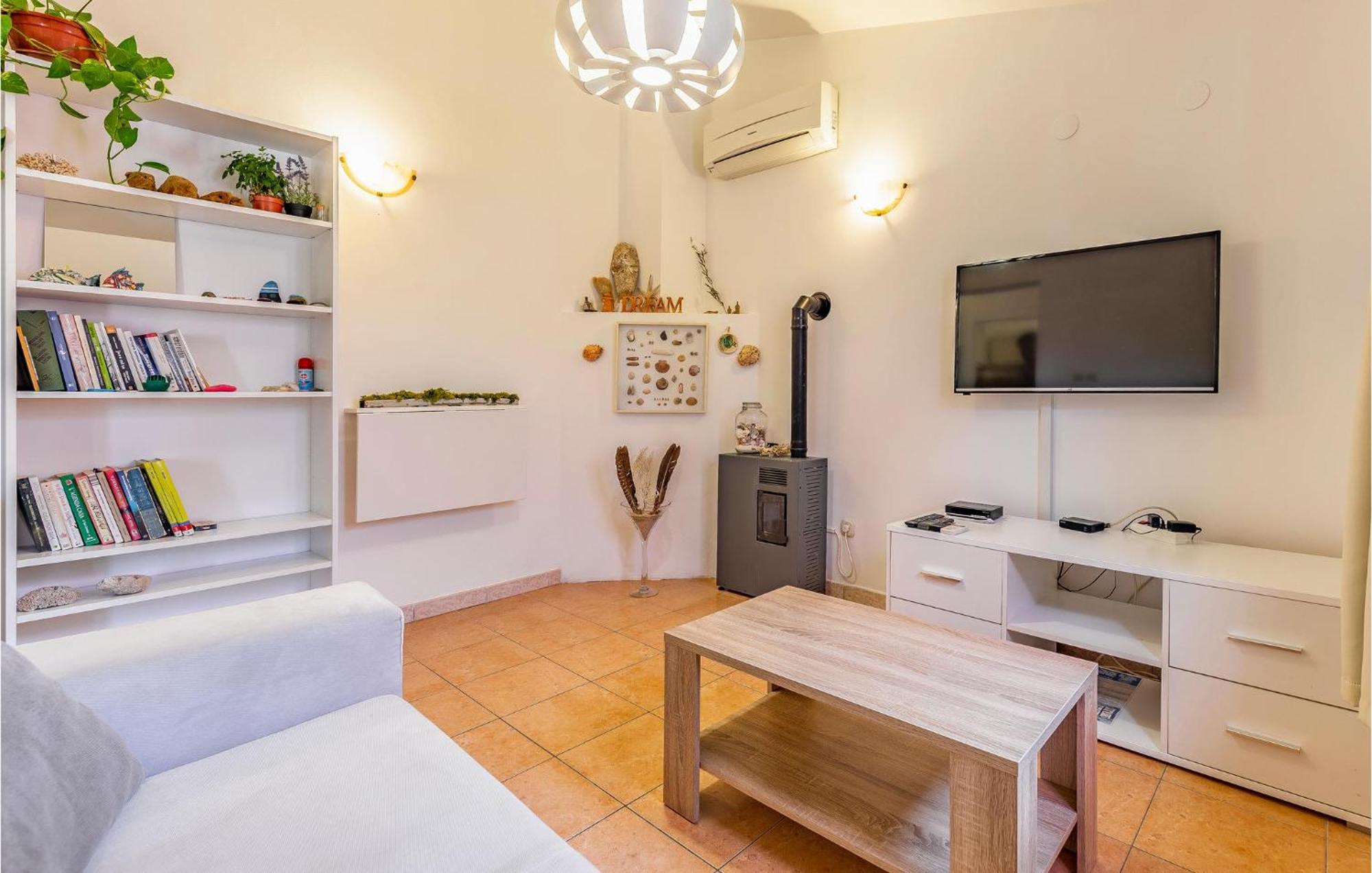 2 Bedroom Beautiful Apartment In Premantura Luaran gambar